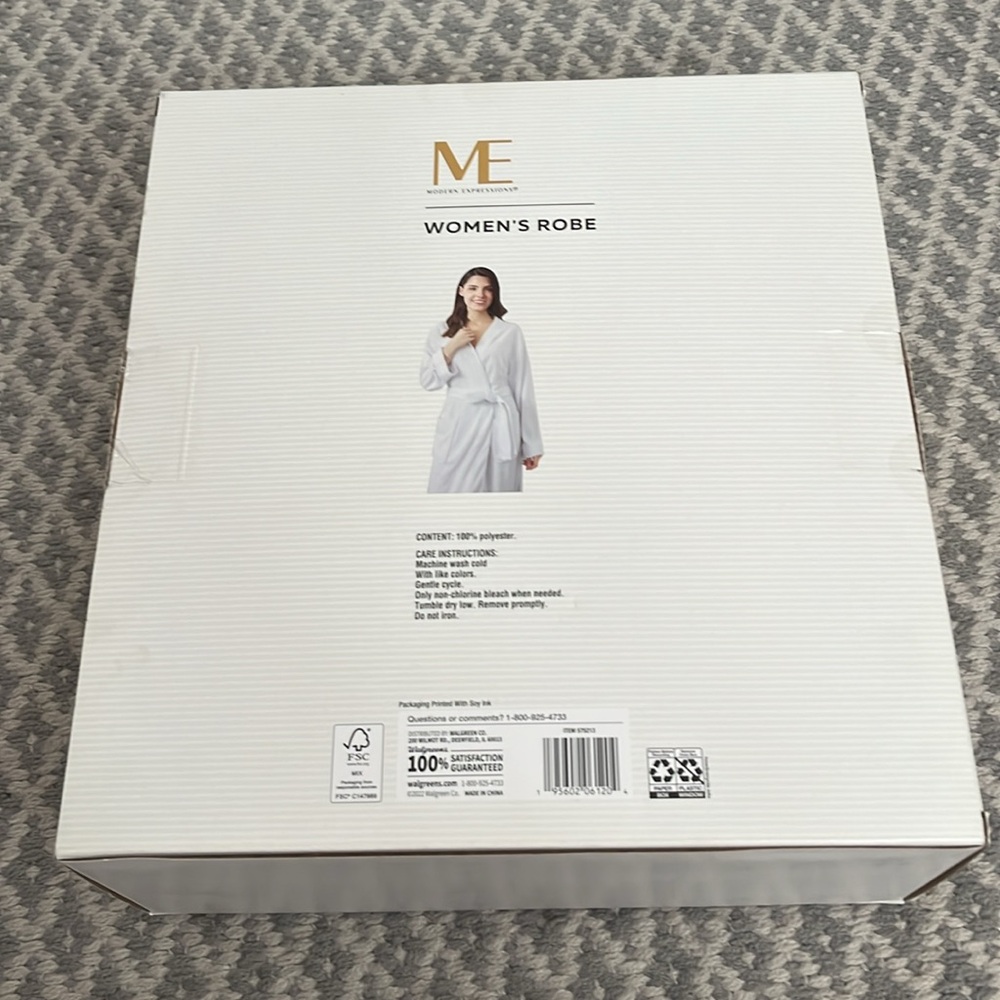 Women's White Bath Robe - Picture 4 of 5